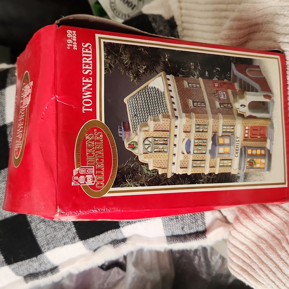 Dickens Collectables 1995 Towne Series Chemist & Tea Shoppe Hand Painted House - Picture 9 of 9
